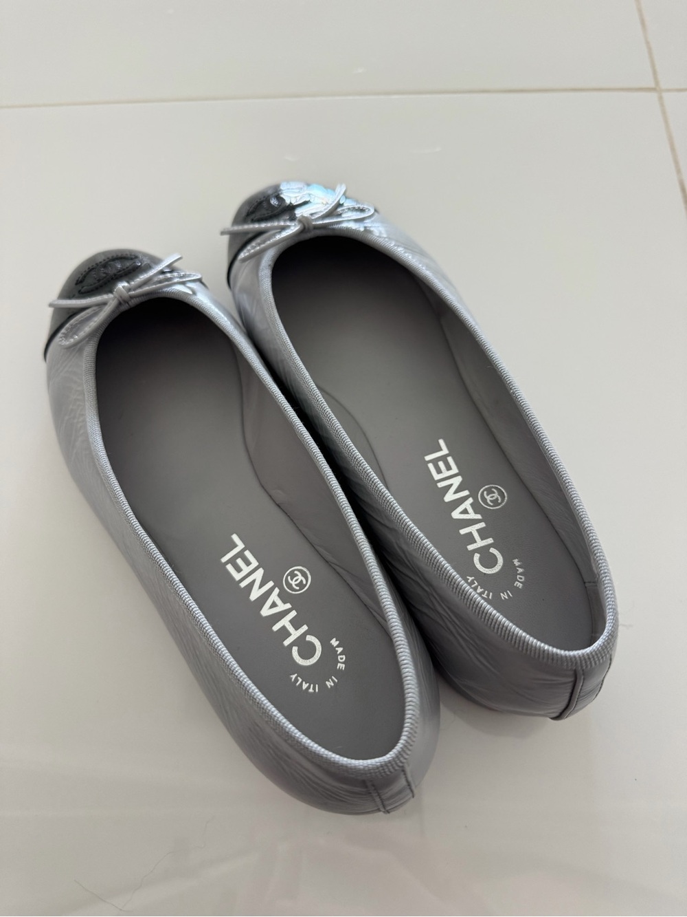CHANEL Two-Tone Gray Leather Ballet Flats with Black Patent Cap Toe - Picture 5 of 7